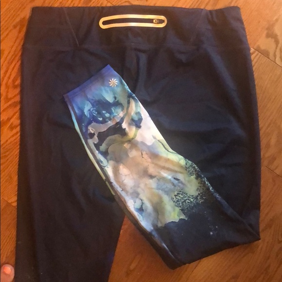 Althleta women’s sonar leggings - Picture 3 of 4